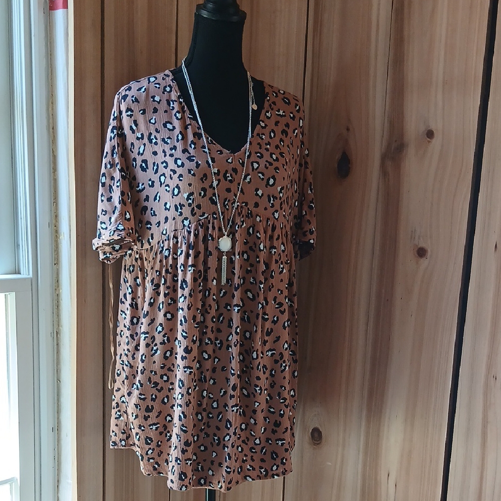 ANDREE BY UNIT Leopard Print V-Neck Tunic